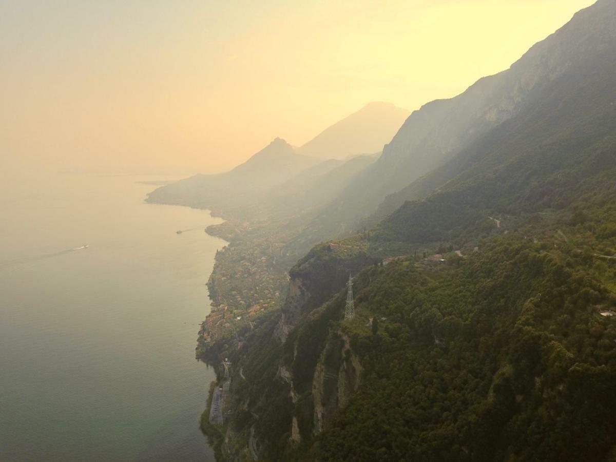 Borgo Al Tempo Perduto Villa Gargnano Bagian luar foto